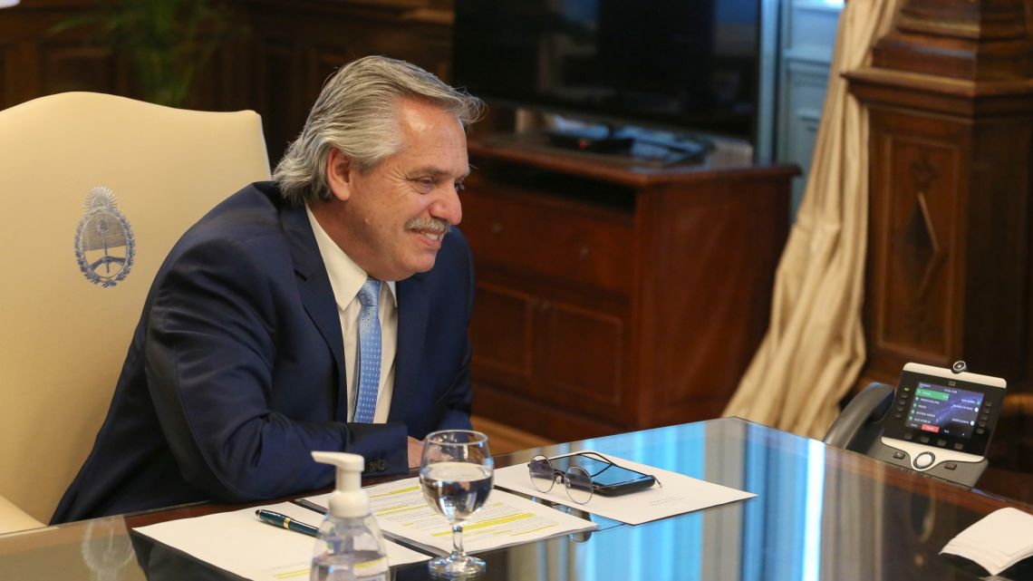 Argentinski predsjednik Fernandez razgovarali telefonom s Bidenom